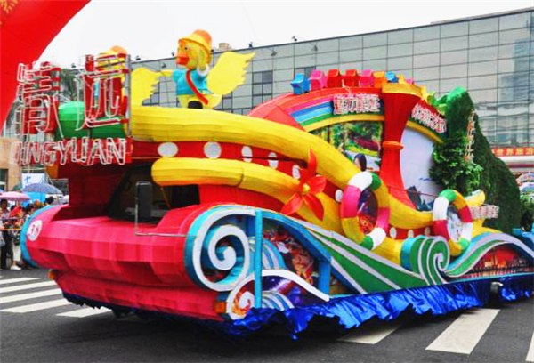 卡通造型彩車(chē)